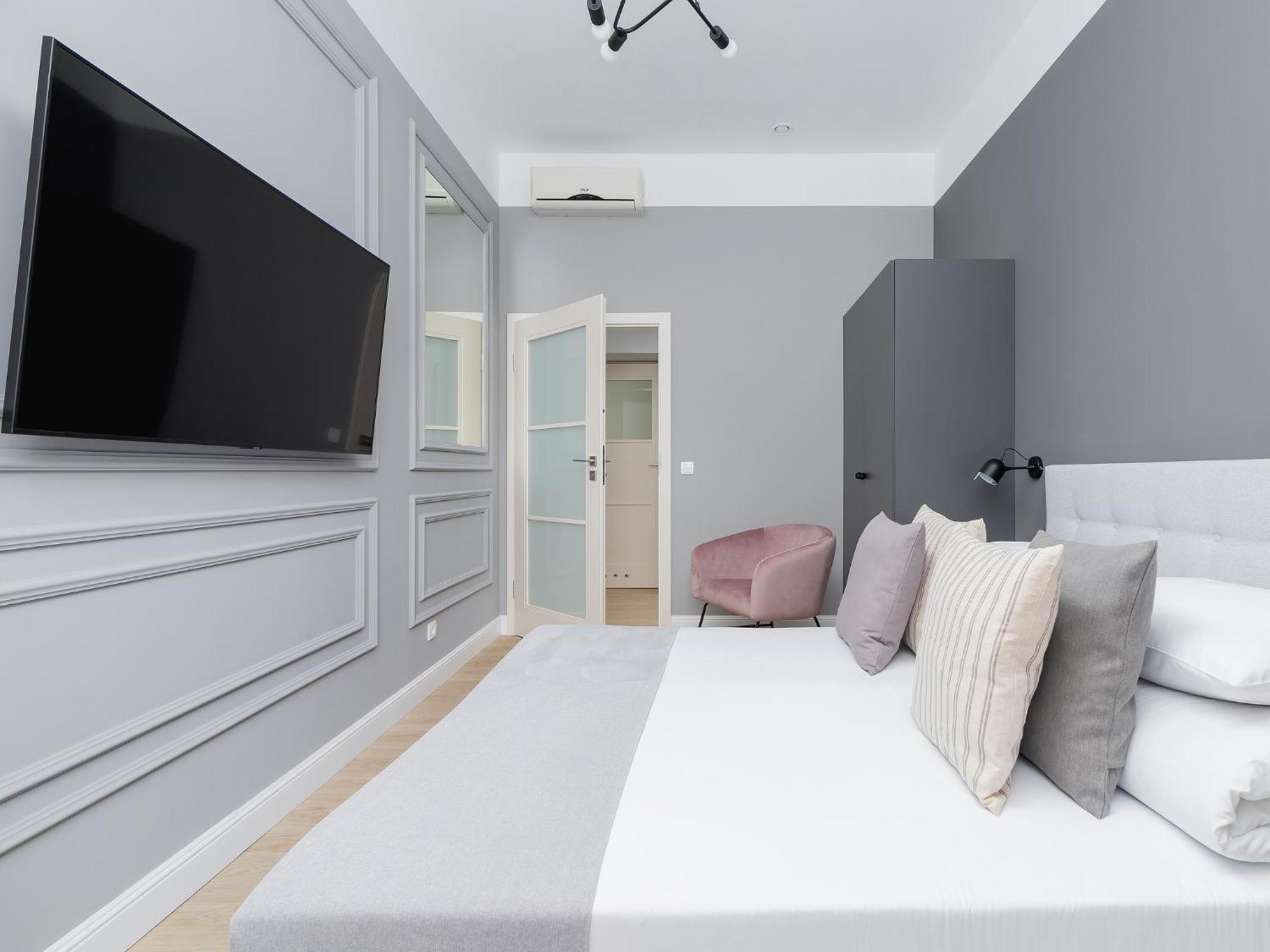 4 Bedroom - Main Square Apartament